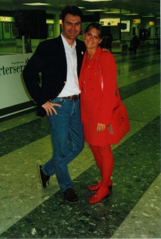 Claudia Claus am Flughafen